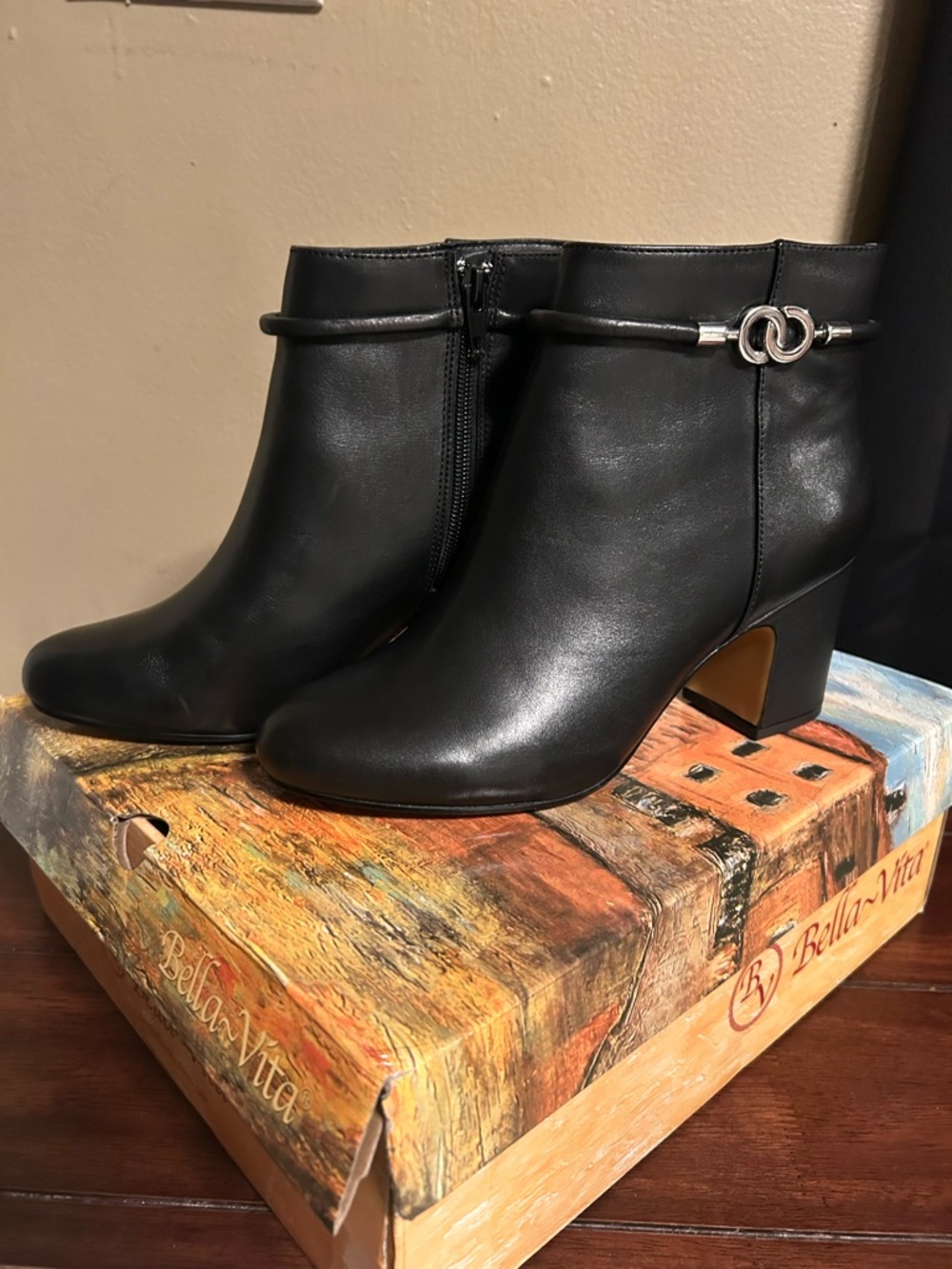 Bella Vita Women Diaz Block Heel Ankle Booties Size US 8W Black Leather